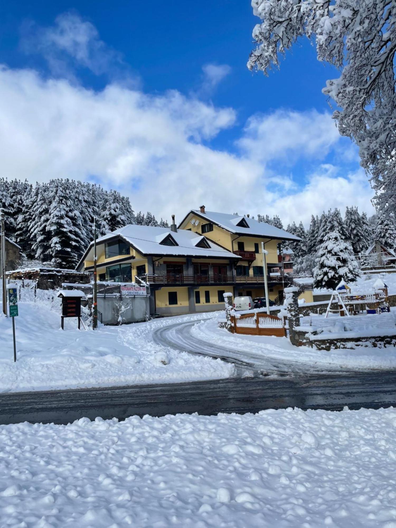 Fd Lorichella Hotel Lorica Exterior photo